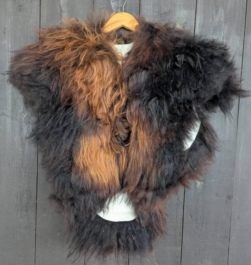 Großer Fellumhang Xl - Fell Für Wikinger Viking Krieger Bekleidung Mit Fell- Vikings- Got Einzelstück 921 Großer Fellumhang Xl - Fell Für Wikinger Viking Krieger Bekleidung Mit Fell- Vikings- Got Einzelstück 921 von FELLFORFASHION