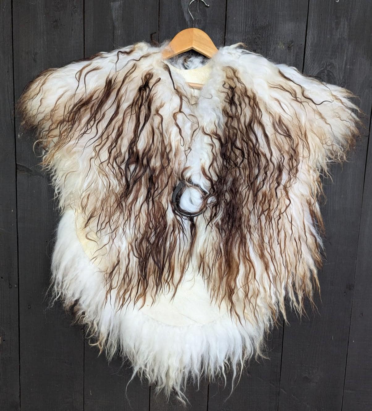 Großer Fellumhang Xl - Fell Für Wikinger Viking Krieger Bekleidung Mit Fell- Vikings- Got Einzelstück 937 von FELLFORFASHION