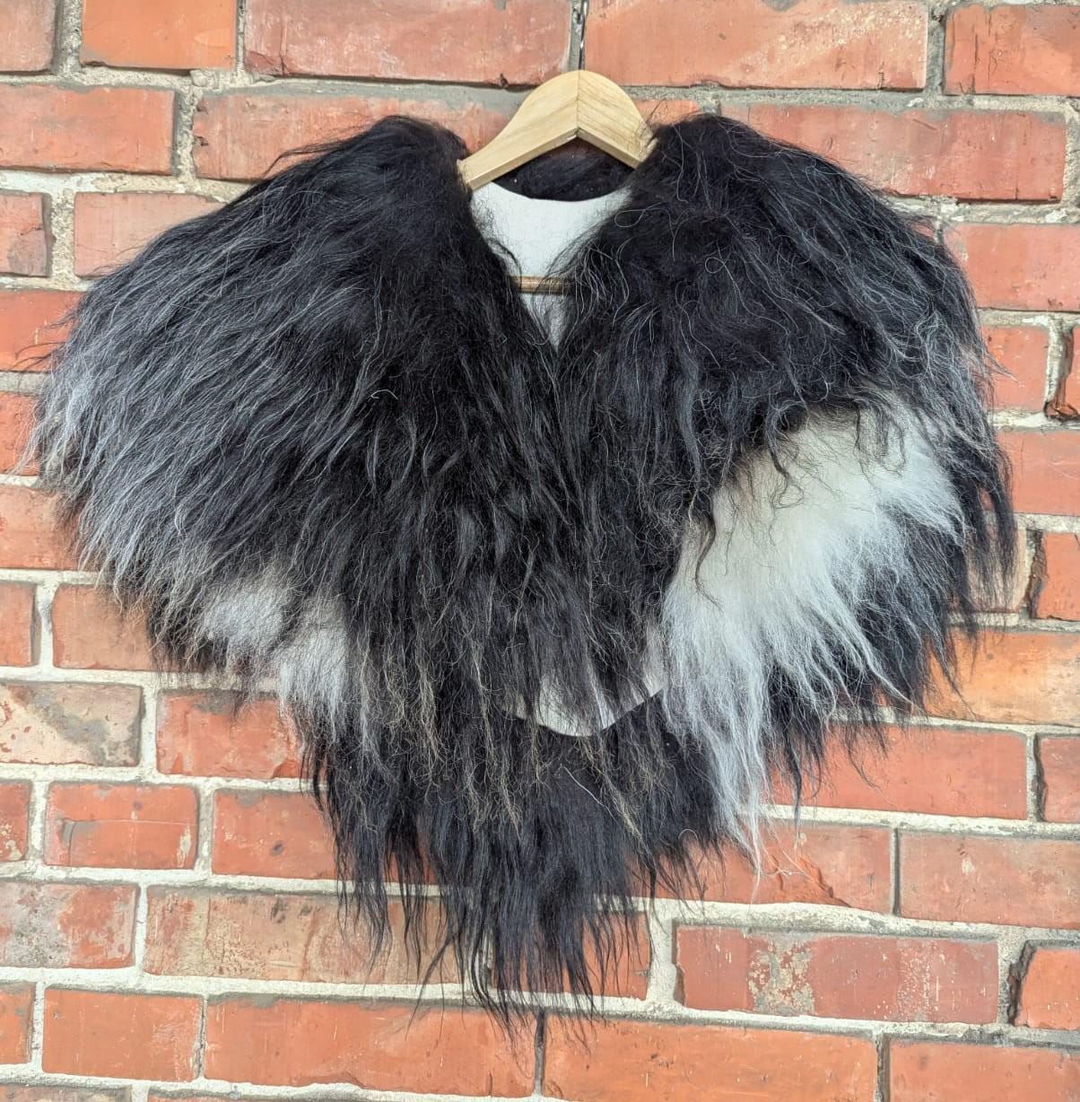 Schulterfell - Fell Für Wikinger Viking Krieger Bekleidung Mit Fell- Vikings- Got Einzelstück 913 Schulterfell - Fell Für Wikinger Viking Krieger Bekleidung Mit Fell- Vikings- Got Einzelstück 913 von FELLFORFASHION