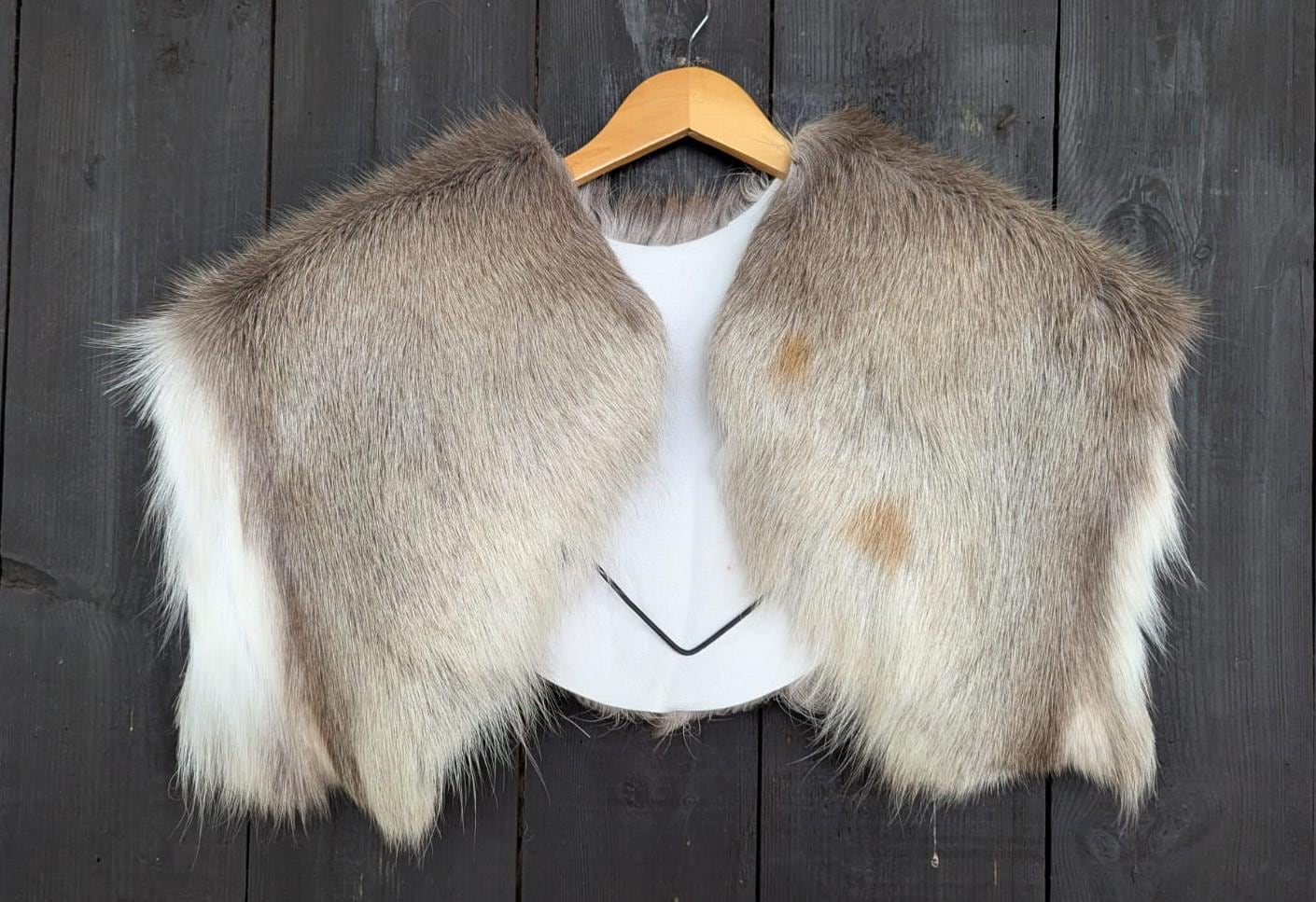 Schulterfell - Fell Für Wikinger Viking Krieger Bekleidung Mit Vikings Got Einzelstück 940 von FELLFORFASHION