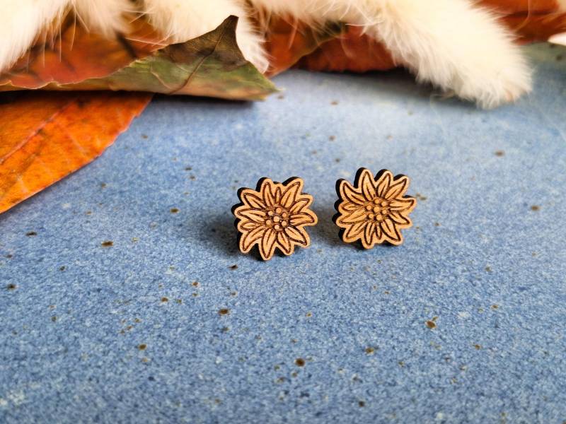 Holzohrstecker Edelweiss Ohrstecker Aus Echtholz Handgemachter Schmuck Geschenk Für Sie Holzohrringe Ohrringe Holz Feme von FEMELaserstudio