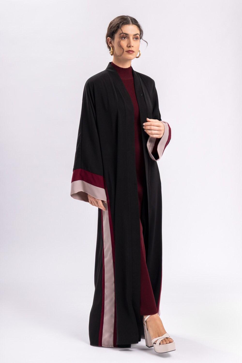 Schwarz Gestreifte Offene Abaya Schwarz Gestreifte Offene Abaya von FERADJE