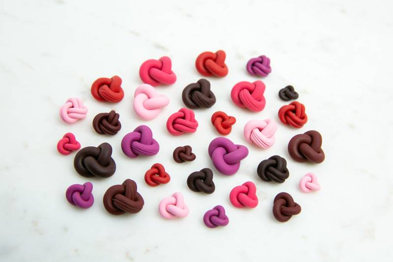 Knot Studs Pink Und Rot von FERNANDVINEHANDMADE