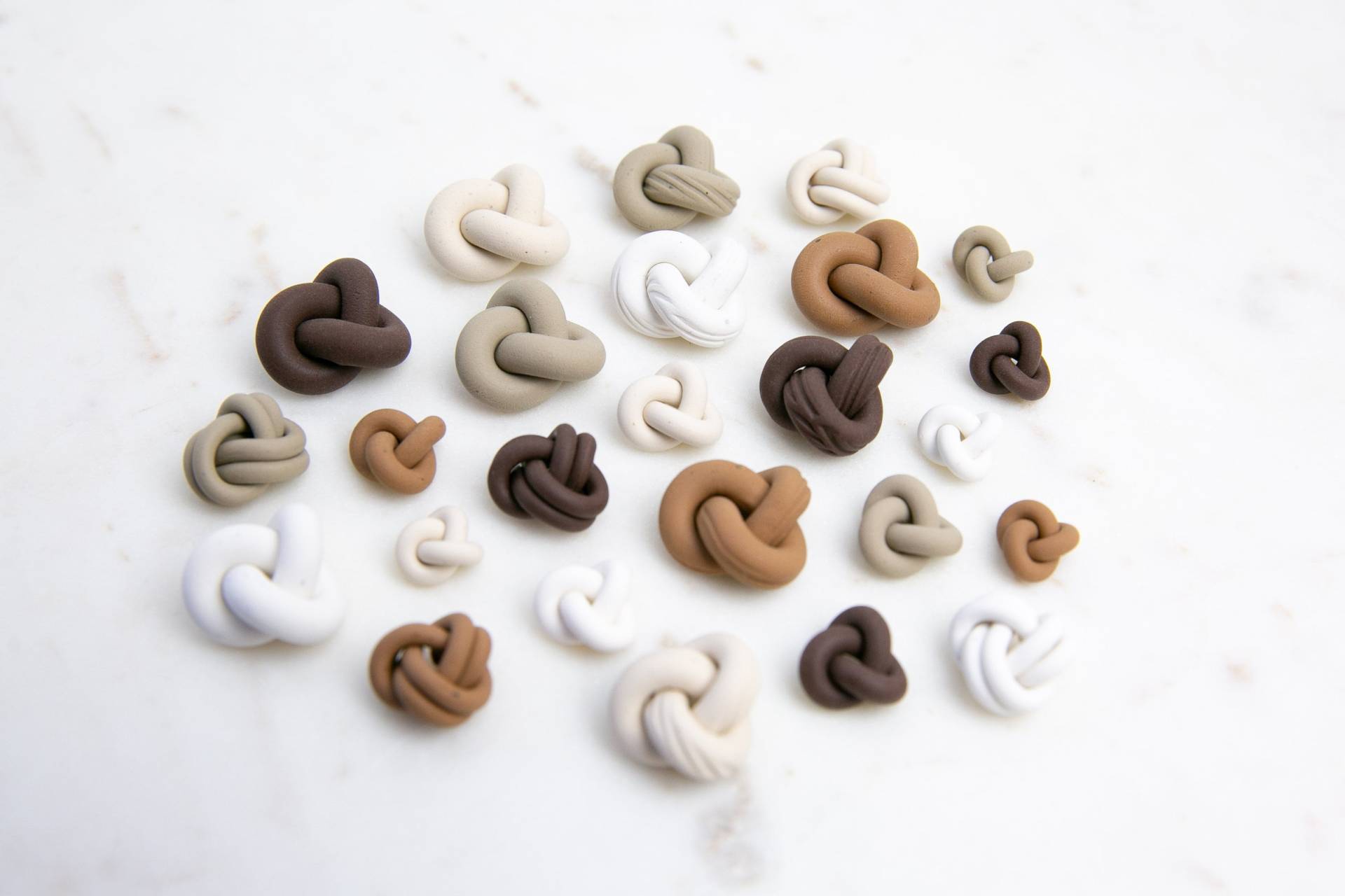 Knoten Studs Neutrals Knoten Studs Neutrals von FERNANDVINEHANDMADE