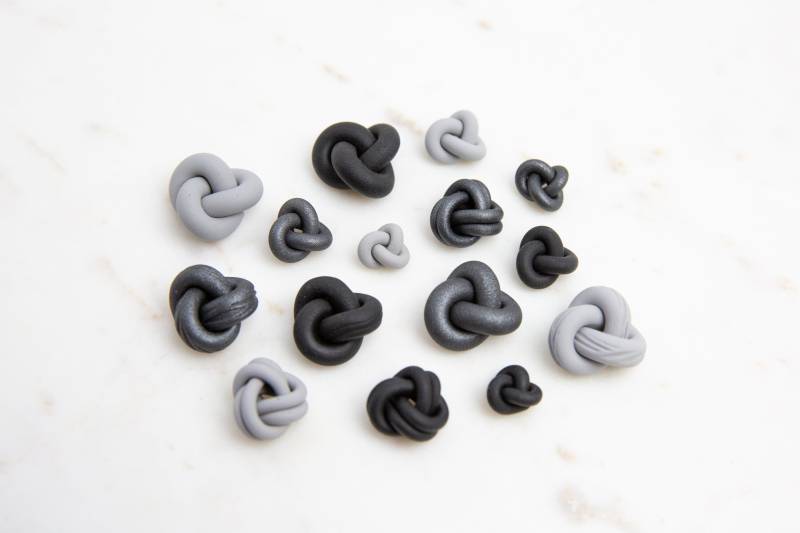 Knot Studs Schwarz Und Grau von FERNANDVINEHANDMADE