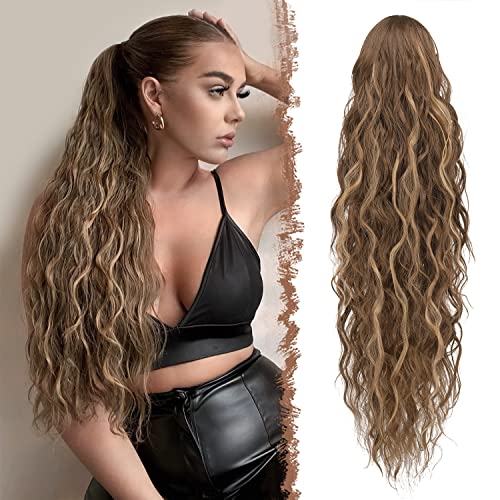 FESHFEN Lange Zopf Pferdeschwanz Haarextension mit kordelzug Lockig Honigblond gemischt Hellbraun Synthetik Haarverlängerung Natürliches Clip in Ponytail Kunsthaar Haarzopf für Damen 65cm von FESHFEN