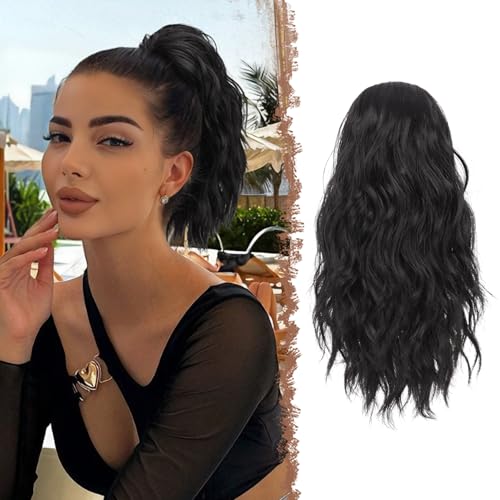 FESHFEN Schwarz Pferdeschwanz Haarteil mit Kordelzug, 30 cm Wellen Zopf Pferdeschwanz Verlängerung Haare Extension Synthetik Kurz Wellig Natürliches Schwarz Haarverlängerung Ponytail für Damen Frauen FESHFEN Schwarz Pferdeschwanz Haarteil mit Kordelzug, 30 cm Wellen Zopf Pferdeschwanz Verlängerung Haare Extension Synthetik Kurz Wellig Natürliches Schwarz Haarverlängerung Ponytail für Damen Frauen von FESHFEN