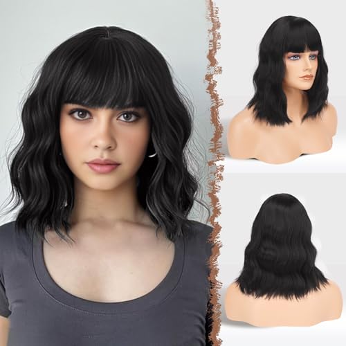 FESHFEN Wellig Schwarz Perücken mit Pony Bob with Bangs Gewellte Perücken Synthetik Perücke Mittellang mit Pony Kurze Haar Natürliche Perücke Mädchen Damen Tägliche Partykleidung 35cm von FESHFEN