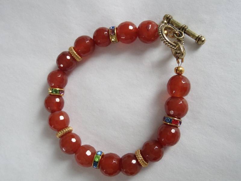 Facettierte Achat Armband Mit Gold Rondelle Und Swarovski Kristall Facettierte Achat Armband Mit Gold Rondelle Und Swarovski Kristall von FEVERGRASSBEADS