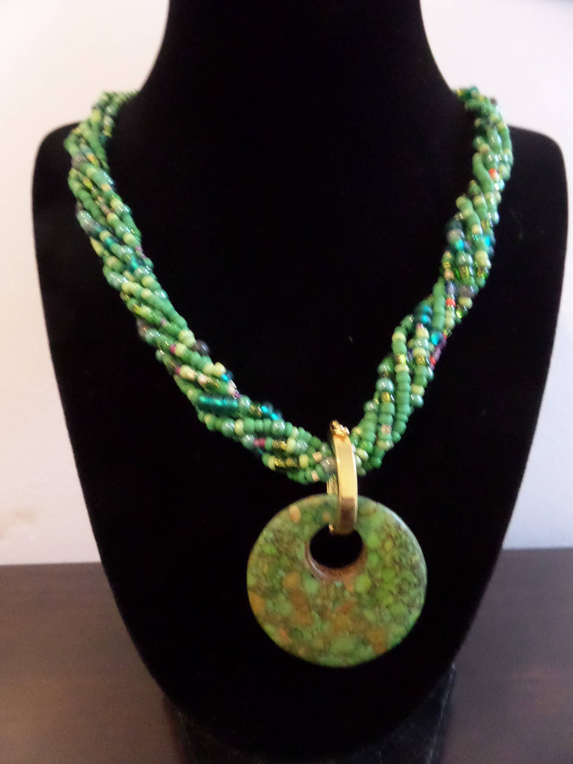 Grüne Multi-strang Samen Perle Halskette Grüne Multi-strang Samen Perle Halskette von FEVERGRASSBEADS