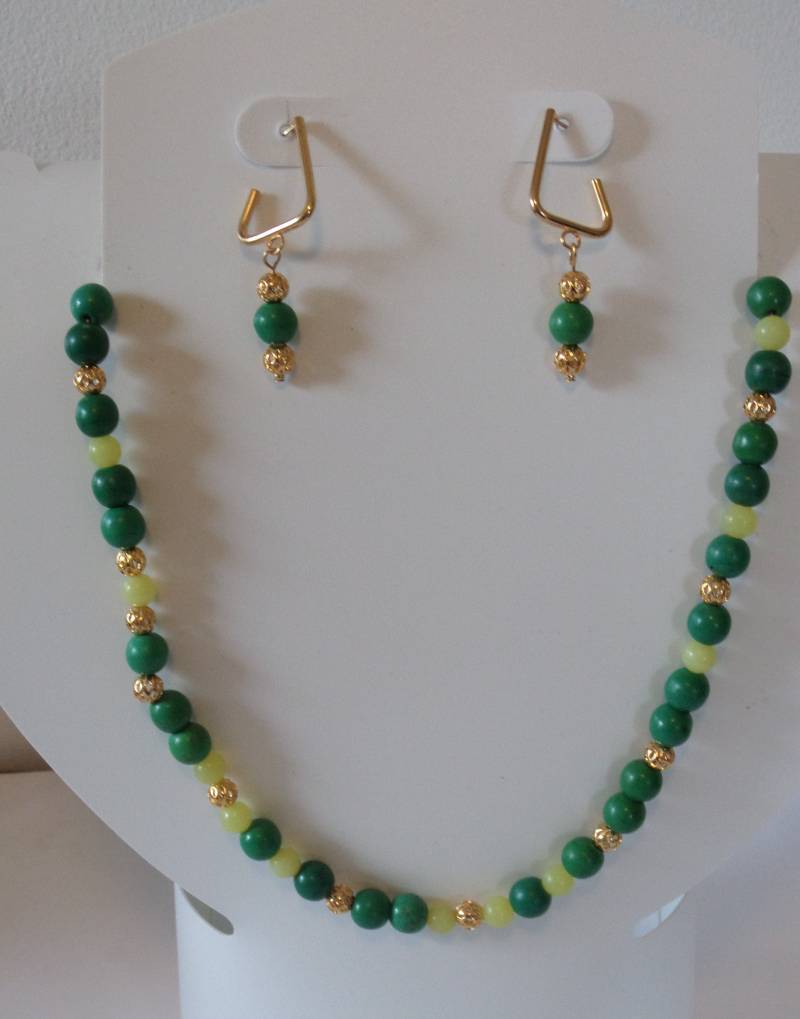 Grüner Magnesit Und Olivenserpentin Grüner Magnesit Und Olivenserpentin von FEVERGRASSBEADS