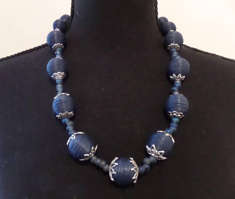 Marine Blauer Faden Gewickelt Perlen-Anweisung Halskette von FEVERGRASSBEADS