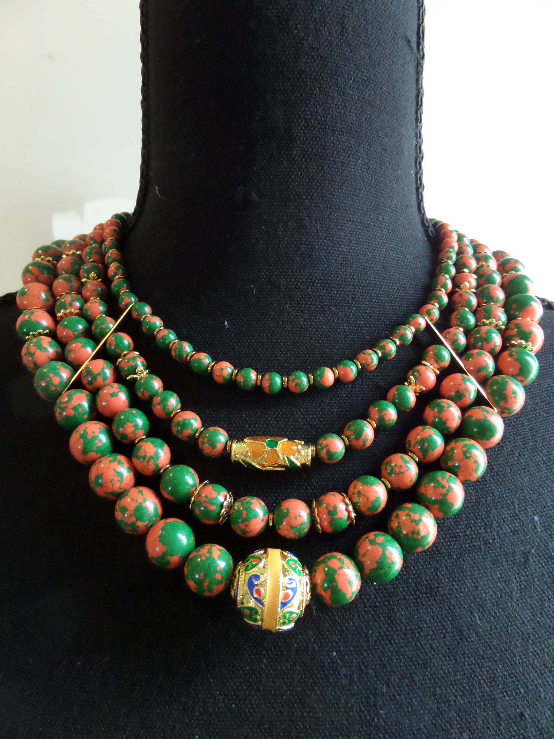 Muti-strang Rot Und Grün Gefleckt Mosaik Halskette Muti-strang Rot Und Grün Gefleckt Mosaik Halskette von FEVERGRASSBEADS