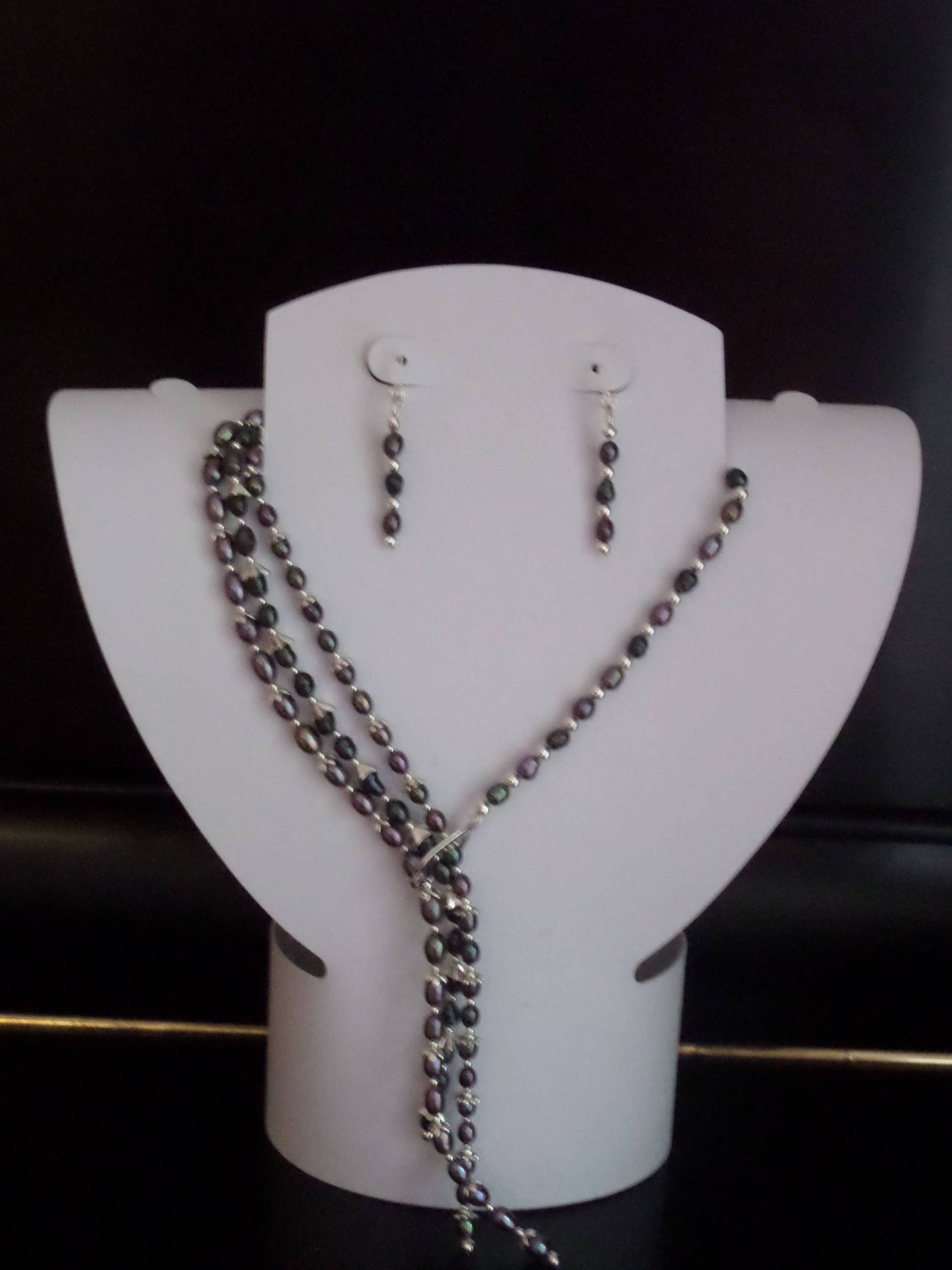 Triple Strand Cultured Süßwasser Plearl Halskette Set Triple Strand Cultured Süßwasser Plearl Halskette Set von FEVERGRASSBEADS