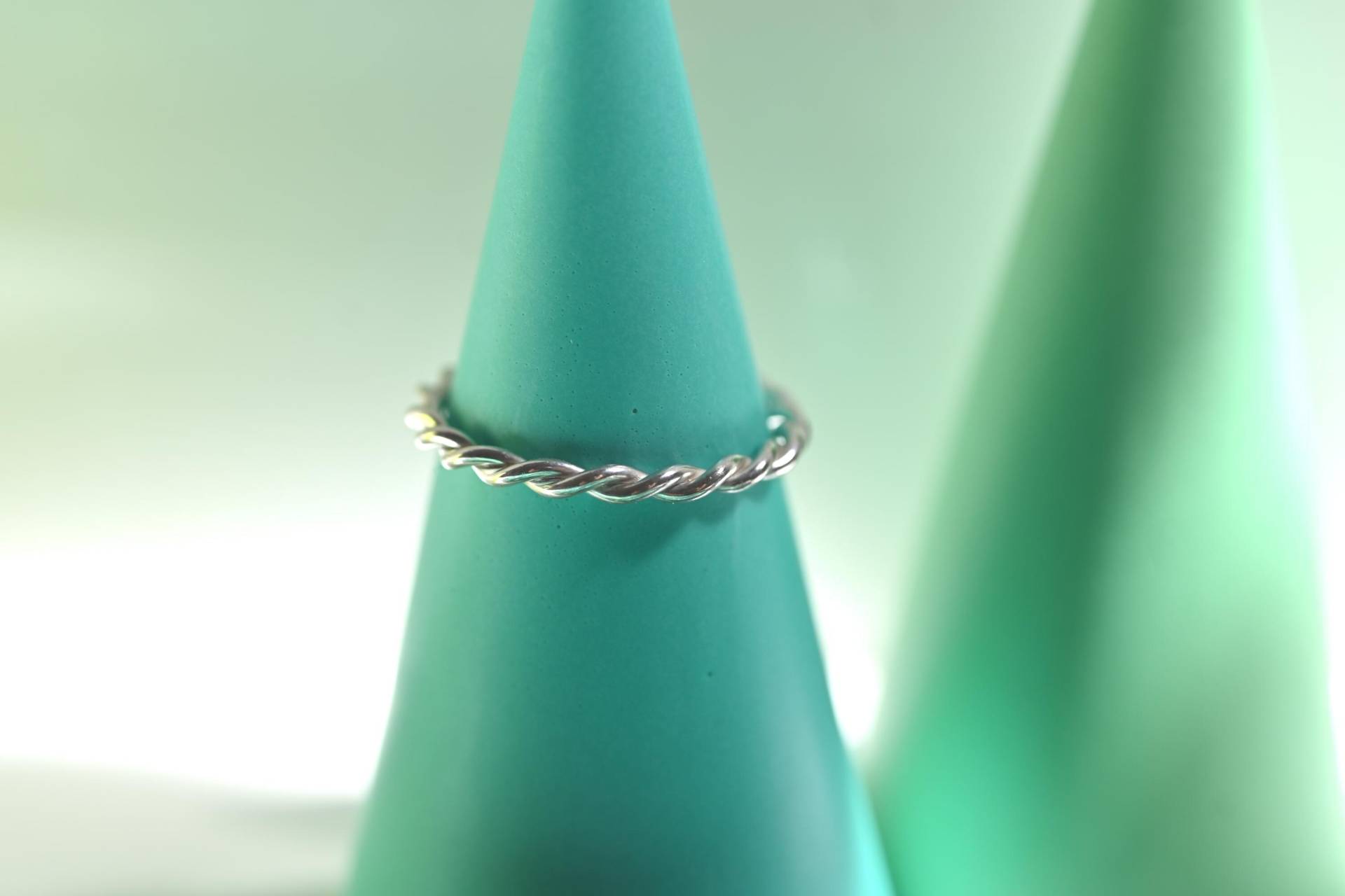 Feiner Kordel-Ring Aus 935 Silber | Handmade Gedrehter Silberring Handgemachter Silber-Schmuck Stapelring "Cord" Feiner Kordel-Ring Aus 935 Silber | Handmade Gedrehter Silberring Handgemachter Silber-Schmuck Stapelring "Cord" von FGElements