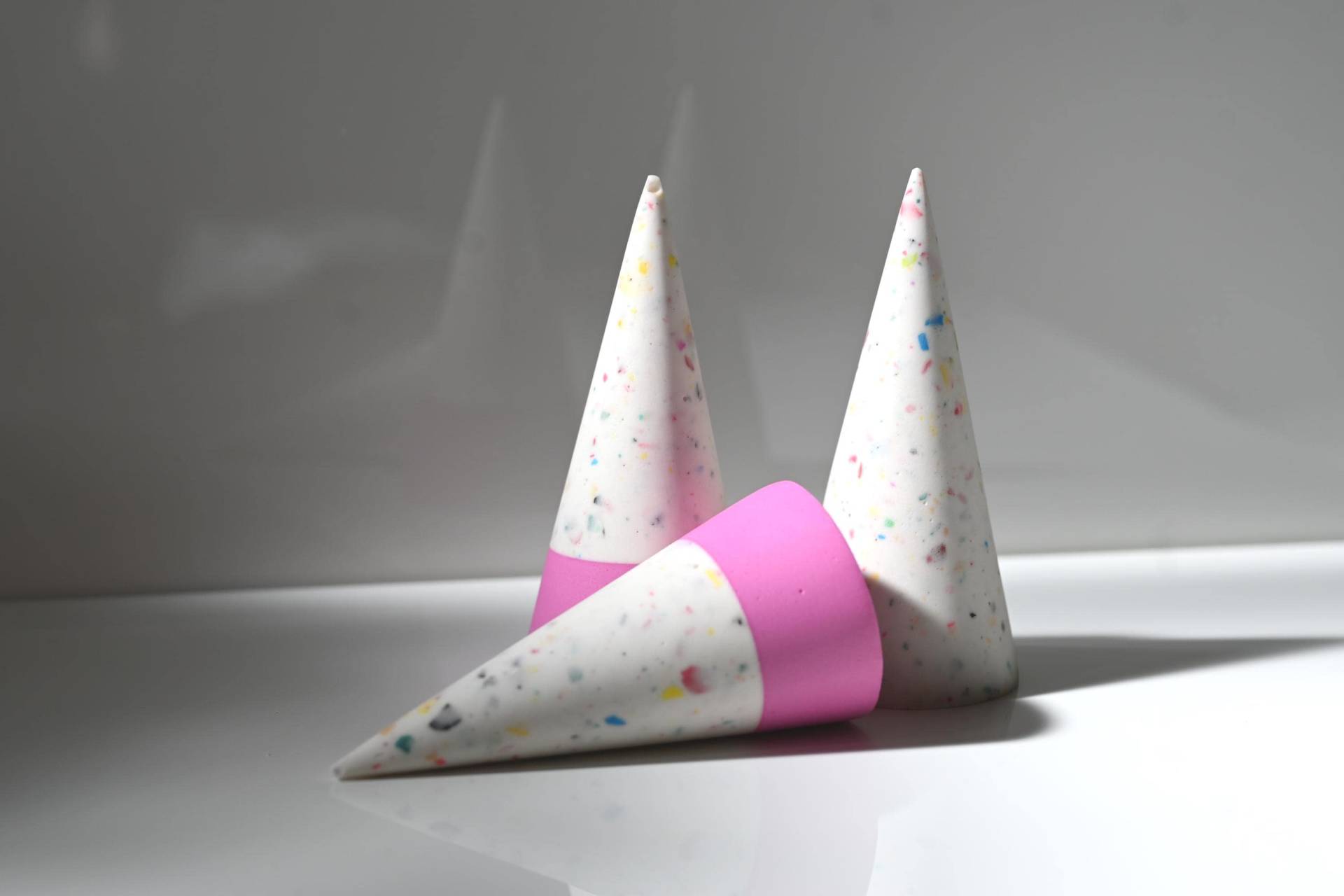 Ringhalter Aus Jesmonite Terrazzo | Handmade Ringkegel in Buntem Design Zur Ringaufbewahrung Schmuckhalter Ringhalter Aus Jesmonite Terrazzo | Handmade Ringkegel in Buntem Design Zur Ringaufbewahrung Schmuckhalter von FGElements