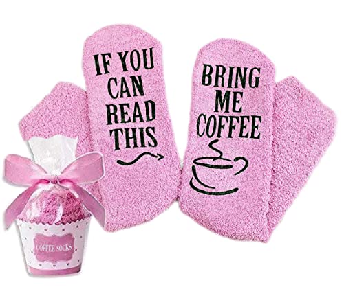 Lustige Socken Damen und Herren Bring mir Socken Kuschel Thermosocken Flauschsocken für Frauen mit Rutschfeste Wort IF YOU CAN READ THIS, BRING ME COFFEE WINE BEER CHOCOLATE (Grau-Kaffee) von FGFD&OU
