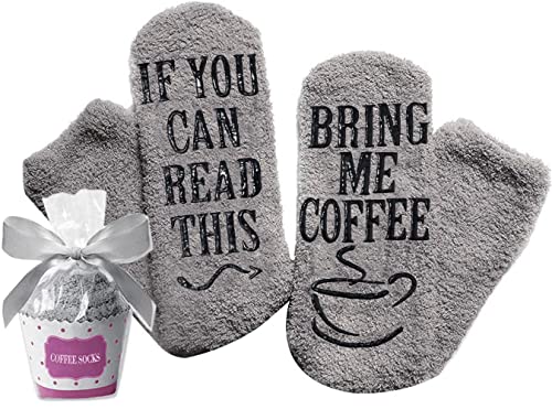 FGFD&OU Lustige Socken Damen und Herren Bring mir Socken Kuschel Thermosocken Flauschsocken für Frauen mit Rutschfeste Wort IF YOU CAN READ THIS, BRING ME COFFEE WINE BEER CHOCOLATE (Grau-Kaffee) von FGFD&OU