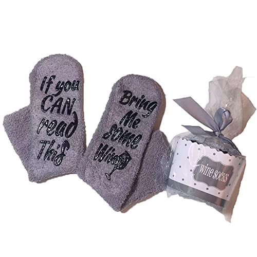 Lustige Socken Damen und Herren Bring mir Socken Kuschel Thermosocken Flauschsocken für Frauen mit Rutschfeste Wort IF YOU CAN READ THIS, BRING ME COFFEE WINE BEER CHOCOLATE (Grau-W) von FGFD&OU
