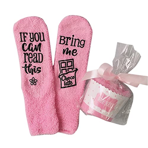 Lustige Socken Damen und Herren Bring mir Socken Kuschel Thermosocken Flauschsocken für Frauen mit Rutschfeste Wort IF YOU CAN READ THIS, BRING ME COFFEE WINE BEER CHOCOLATE (Rosa-Choc) von FGFD&OU