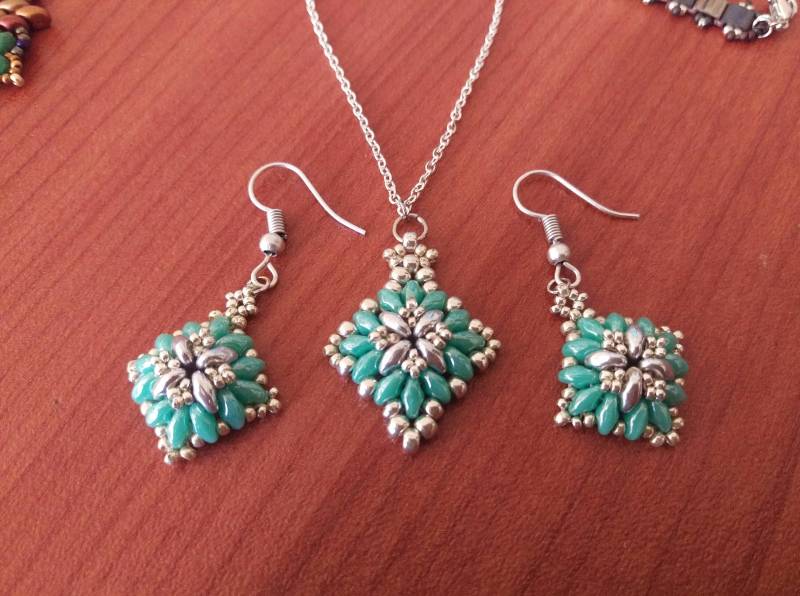 Mintgrüne Perlen Schmuck Set Süper Duo Kette Und Ohrringe von FIGENTAKI