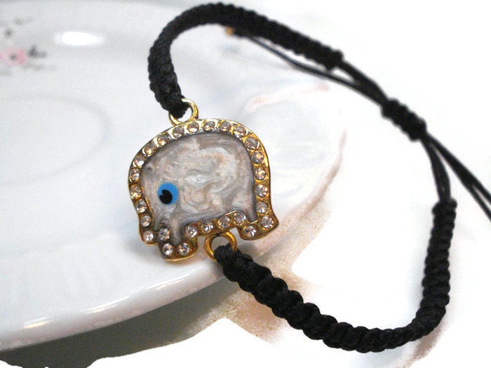 Perlmutt Elefant Armband Strass Makramee Armband Verstellbar von FIGENTAKI