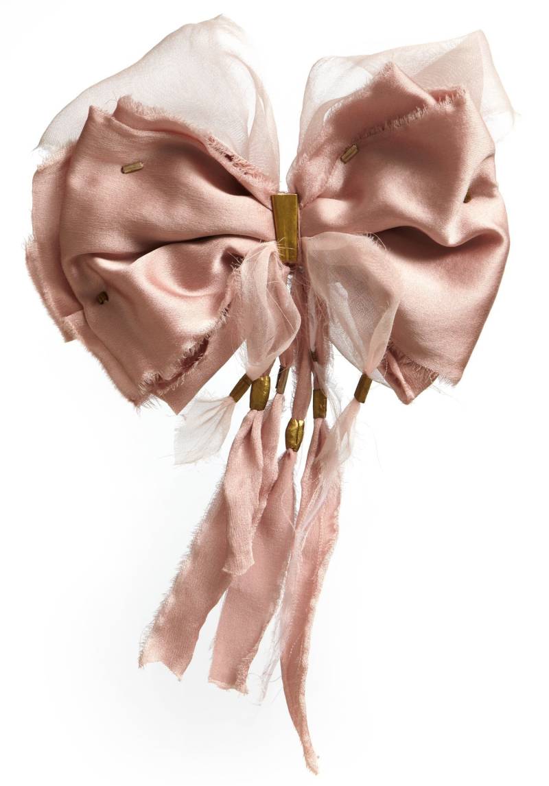 Dusty Pink Bow-Haaraccessoire-Seide Und Satin-Haarbogen-Gehämmerte Bronzeperlen-Faszination von FILIFELI