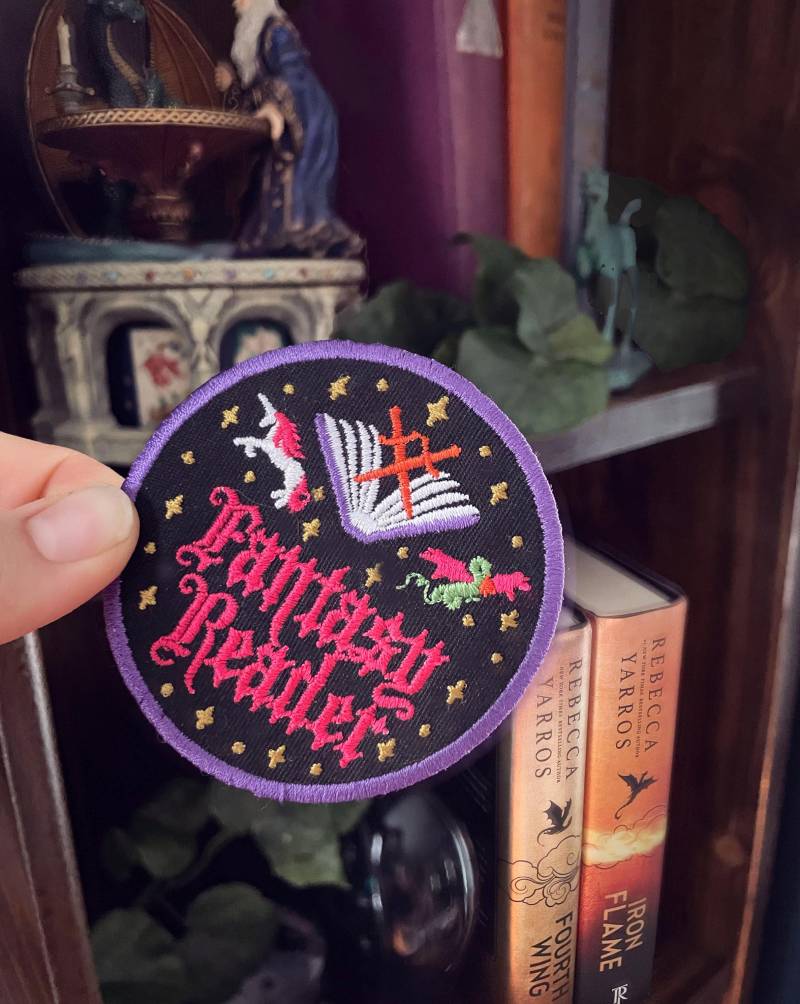 Fantasy Reader // Aufnäher | Gestickter von FINNandFABLE