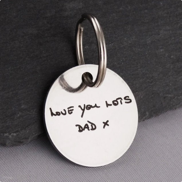 Individuell Gravierte Handschrift Schlüsselanhänger - 30 Mm Runder Edelstahlanhänger Mit Personalisierter Gravur von FJ4LifeCreations