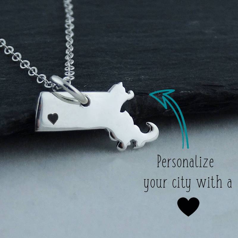 Massachusetts State Anhänger Halskette Mit Gravur Herz in Der Nähe Ihrer Stadt - 925 Sterling Silber von FJ4LifeCreations