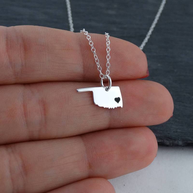 Oklahoma State Charm Halskette Mit Gravur Herz in Der Nähe Ihrer Stadt - 925 Sterling Silber von FJ4LifeCreations