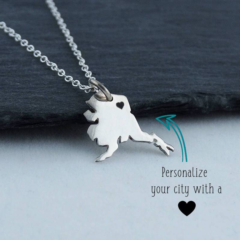 Personalisierte Alaska State Charm Halskette Mit Eingraviertem Herz in Der Nähe Ihrer Stadt - 925 Sterling Silber von FJ4LifeCreations