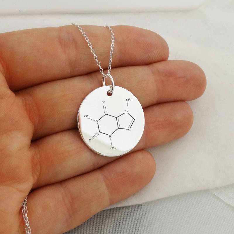 sterling Silber Gravierte Koffein-Molecule Halskette - 25 Mm Rund Chemie Anhänger Mit 18 "Kette von FJ4LifeCreations
