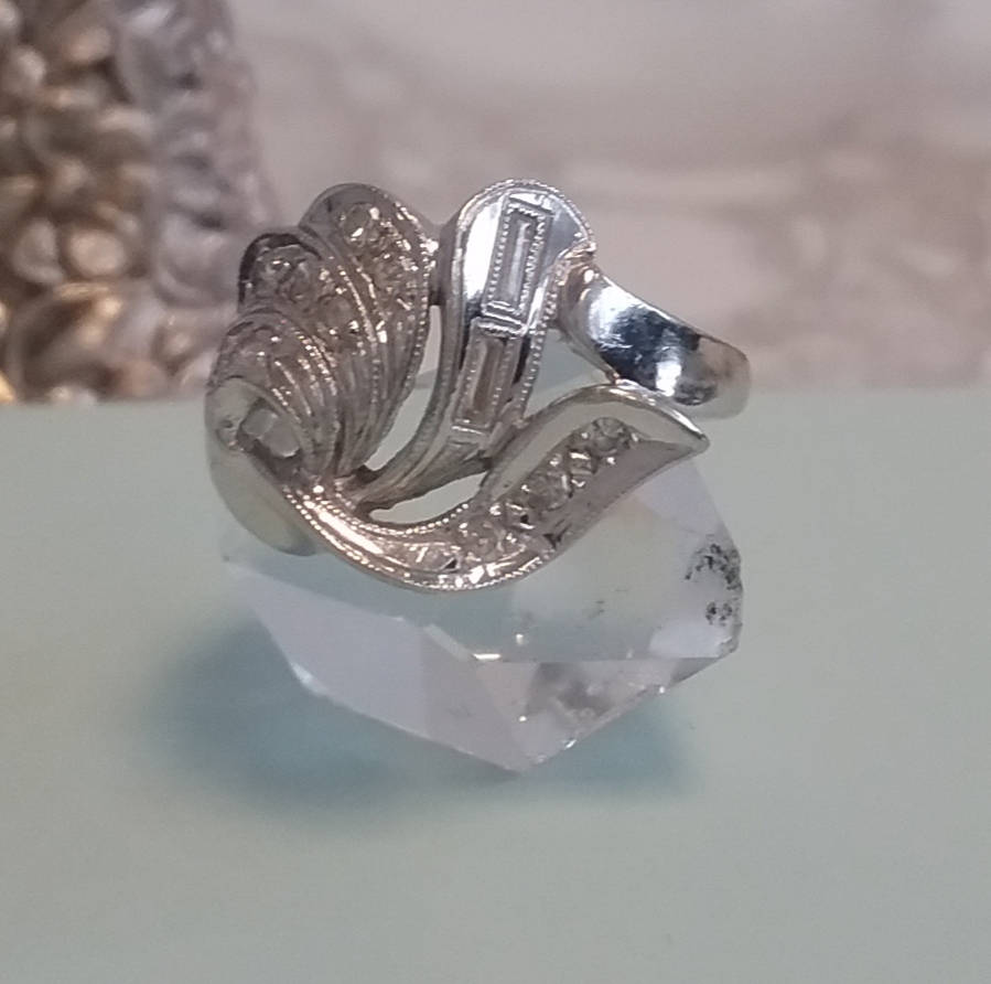 Jahrgang Diamant-Ring 14 Karat Weißgold.15 Tw Jahrgang Diamant-Ring 14 Karat Weißgold.15 Tw von FJRJewelers