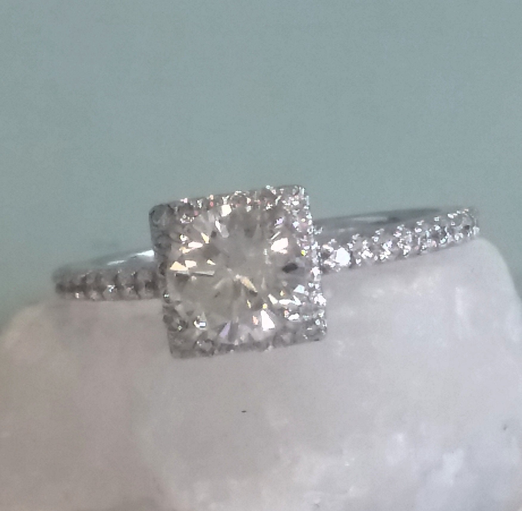 Platz Halo Mit Runden Diamanten Verlobungsring 1.16Ctw in 14 K Platz Halo Mit Runden Diamanten Verlobungsring 1.16Ctw in 14 K von FJRJewelers