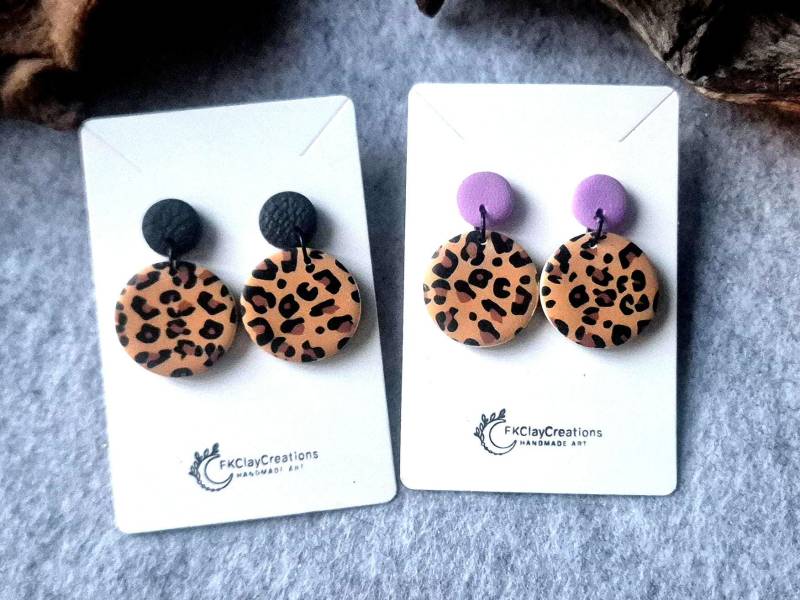 Freche Leo Polymer Clay Ohrringe Im 80Er Stil, Handgearbeitete Animal Print Ton Ohrringe, Edelstahl, Nickelfrei von FKClayCreations