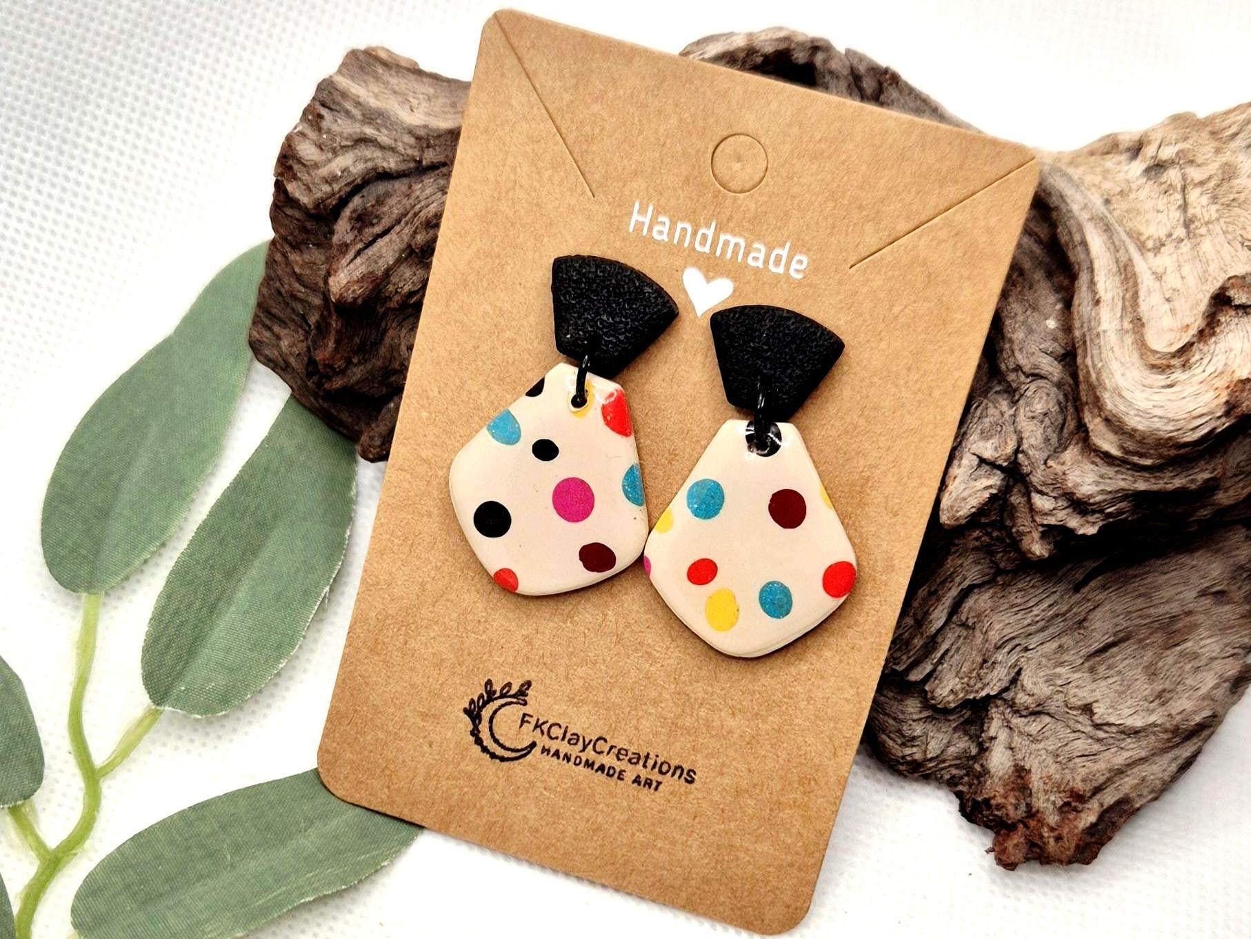 Polymer Clay Ohrringe " Konfetti", Auffallende Polymerton Beige Und Bunte Ton Hängeohrringe Aus Edelstahl, Nickelfrei von FKClayCreations