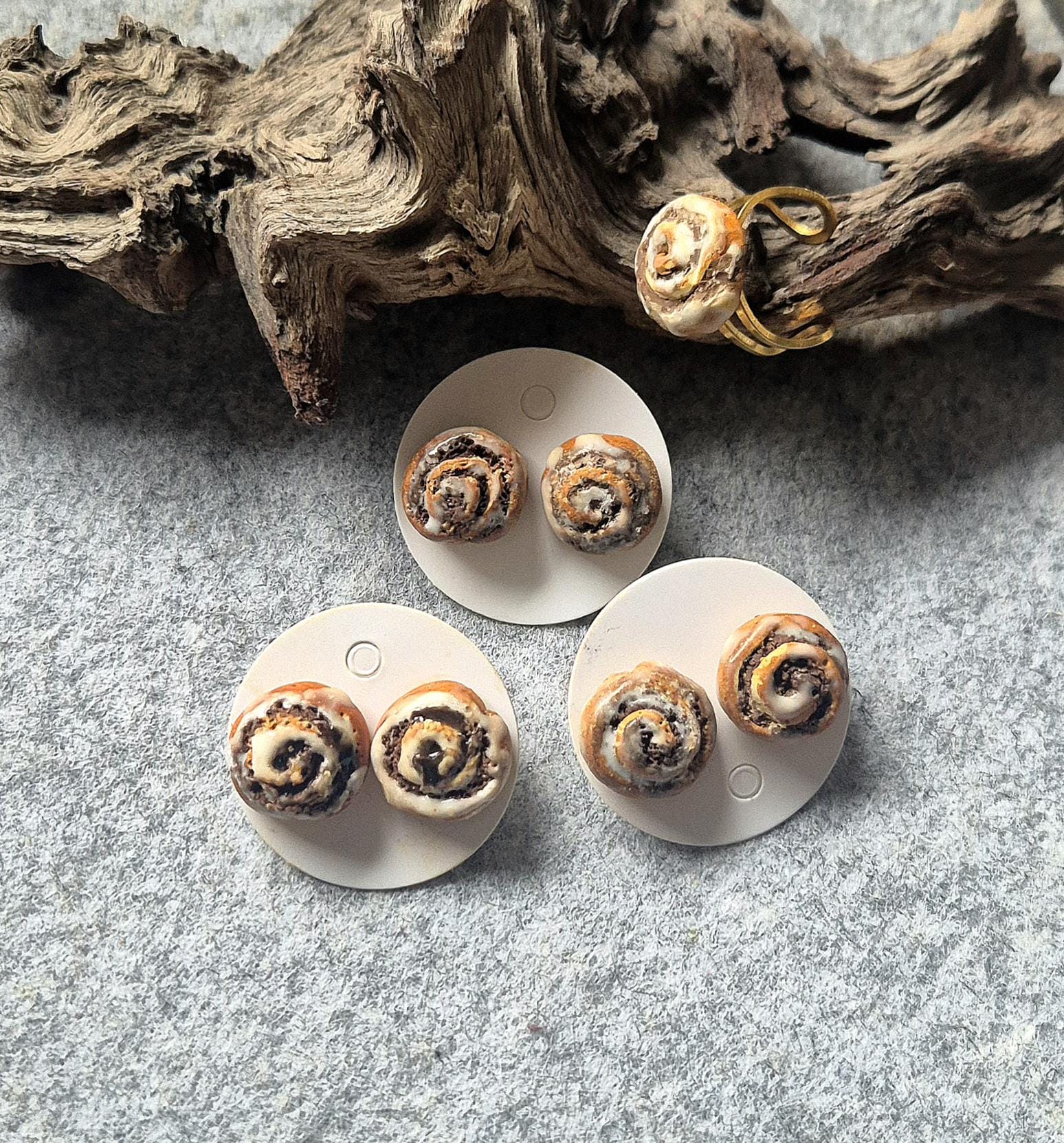 Polymer Clay Ohrstecker Kollektion "Food"/ Zimt Ohrstecker/ Handgearbeitete Zimtschnecken Und Ring/ Edelstahl/ Nickelfrei von FKClayCreations