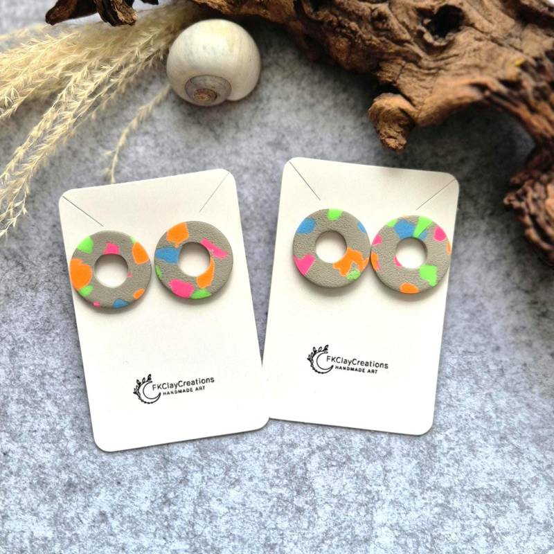 Polymer Clay Ohrstecker "Neon O"/Runde Polymerton Ohrstecker/ Donut Moderne, Große Edelstahl/ Nickelfrei von FKClayCreations
