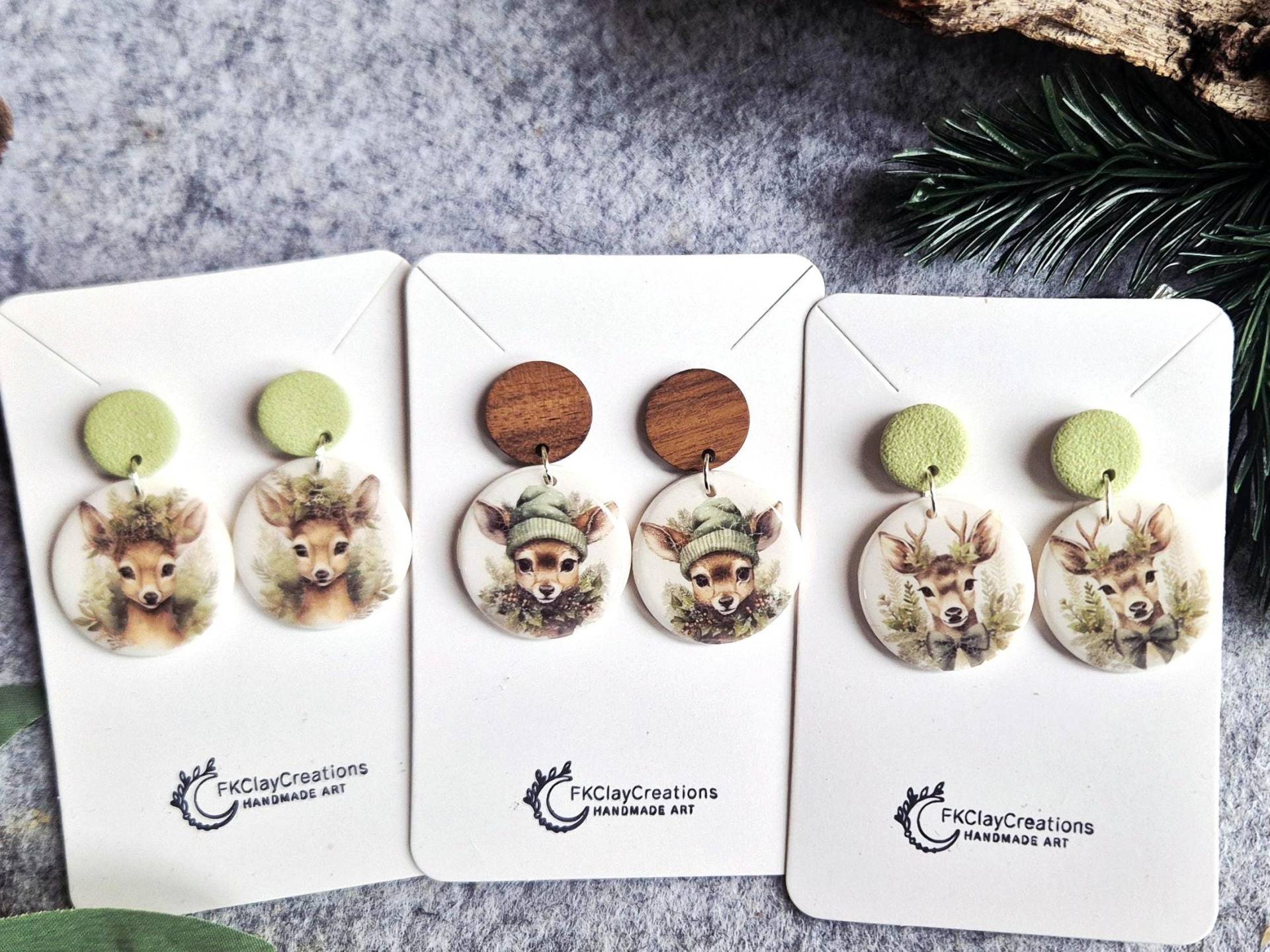 Reh Polymerclay Ohrringe, Weihnachtliche Hirsch/Polymerton Waldtier, Runde Ohrringe Aus Edelstahl, Nickelfrei von FKClayCreations