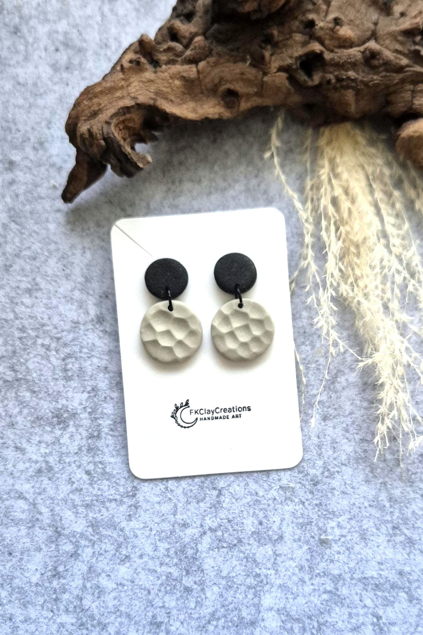 Runde Polymerclay Ohrringe " Cilia "/ Polymerton Ohrringe/ Moderne, Grau Schwarze Hängeohrringe/ Edelstahl/ Nickelfrei von FKClayCreations