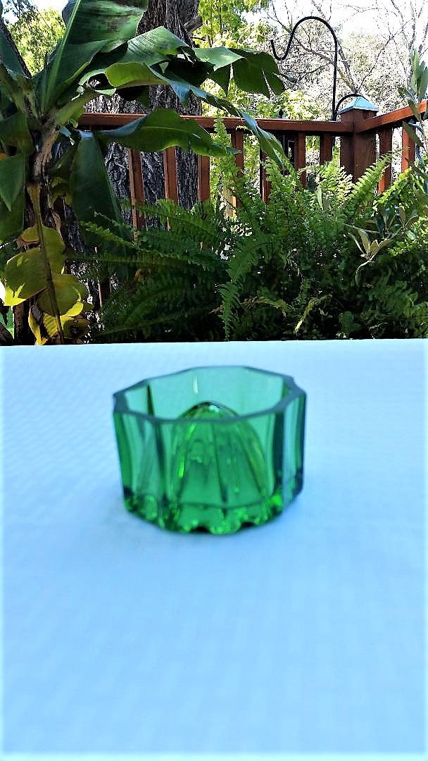 Recycling-Likör Flasche Unten Trinket Schale Recycling-Likör Flasche Unten Trinket Schale von FLATROCKGLASS