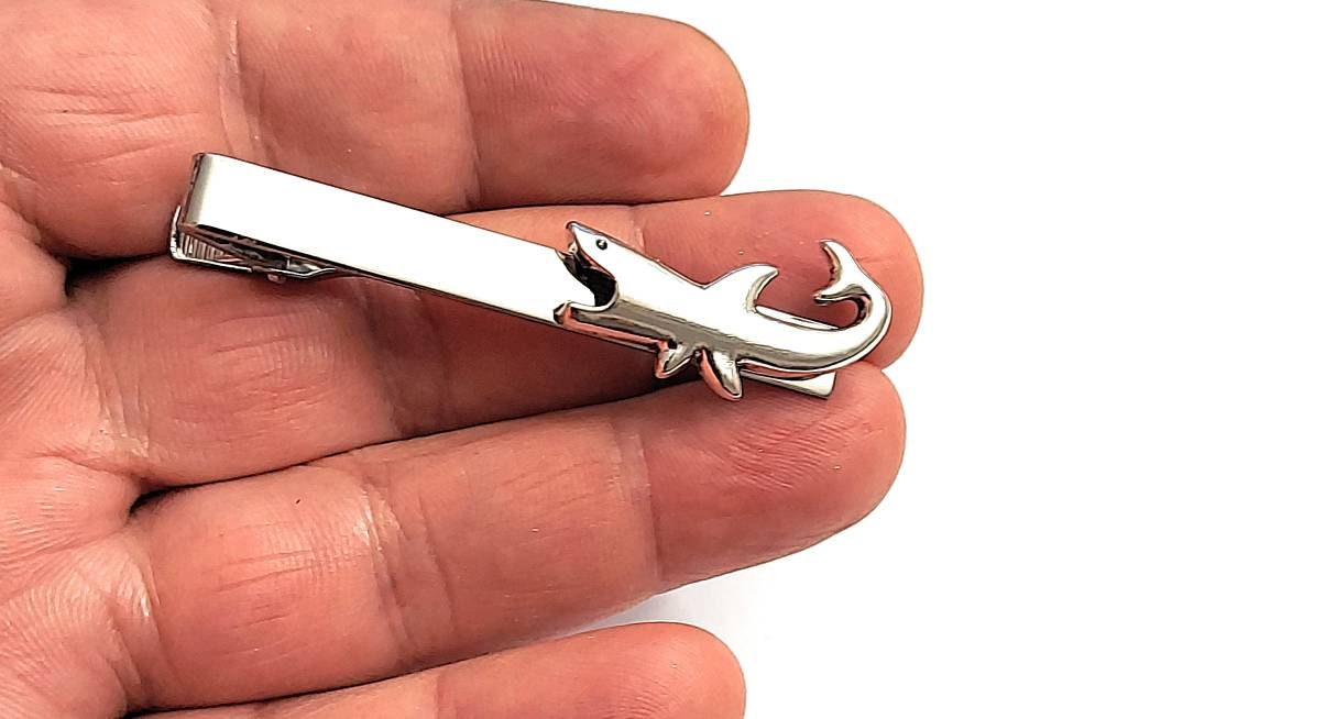 Amazing Shark Tie Clip Bar/Us3 von FLEAMARKETCAVE2