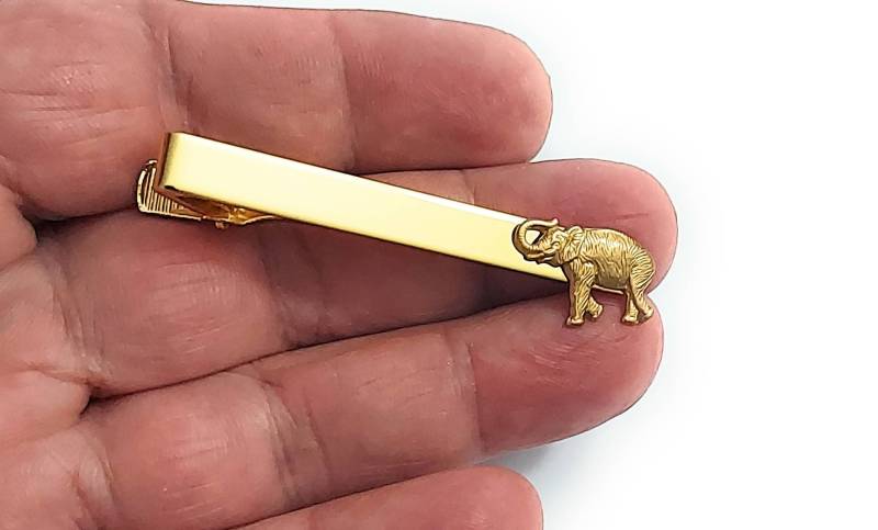 Zauberhafte Elephant Krawattenklammer P11 von FLEAMARKETCAVE2