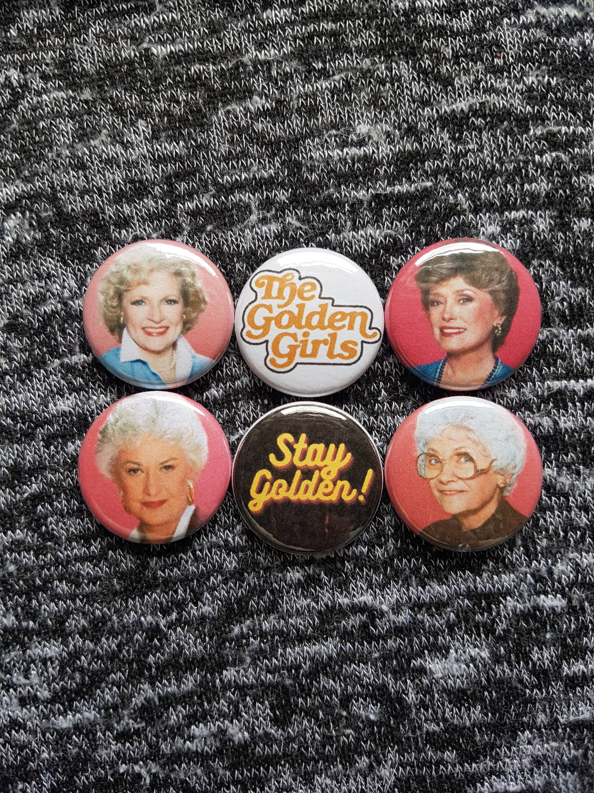 Goldene Mädchen Pins Oder Magnete 6Er Set Tv Comedy, Retro, Betty White, Schlüsselanhänger, Reißverschluss Pull, Merch, Kult Klassiker von FLOHAWKpincompany