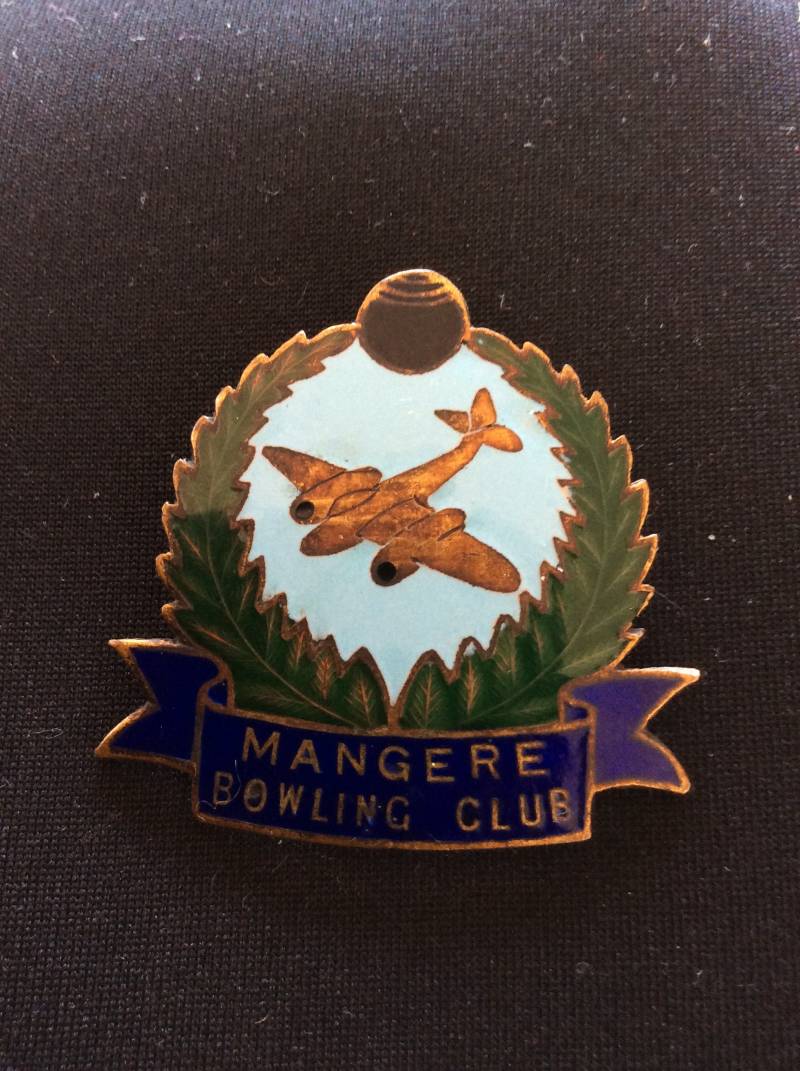 Mangere Bowling Club Neuseeland Emaille Button Pin von FLYBYNIGHTVINTAGENZ