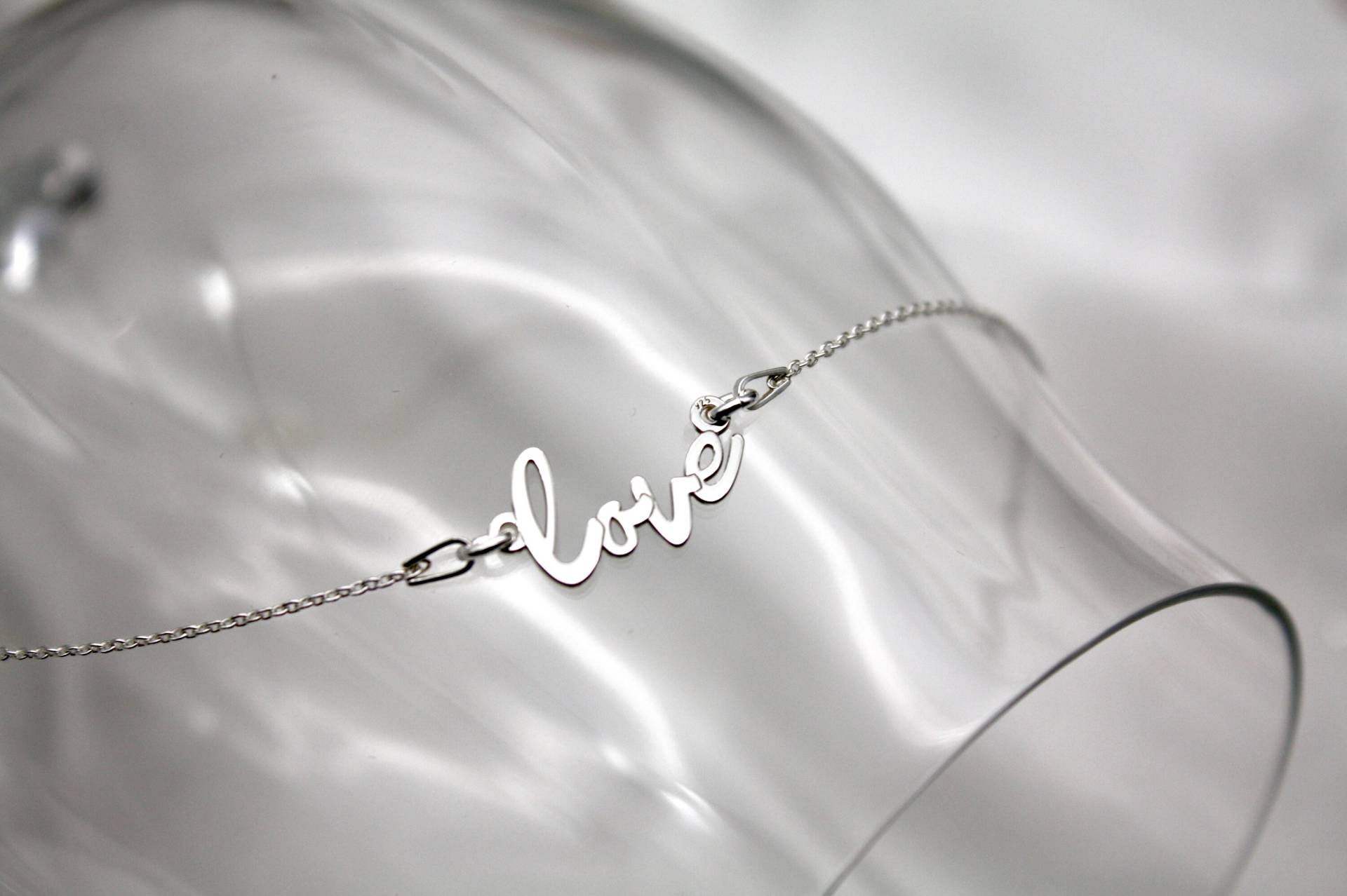 Kette Love - Silberne Buchstaben Kette, Love, Schriftzug, Letter Liebe, Geschenkidee Kette Love - Silberne Buchstaben Kette, Love, Schriftzug, Letter Liebe, Geschenkidee von FLthestudio
