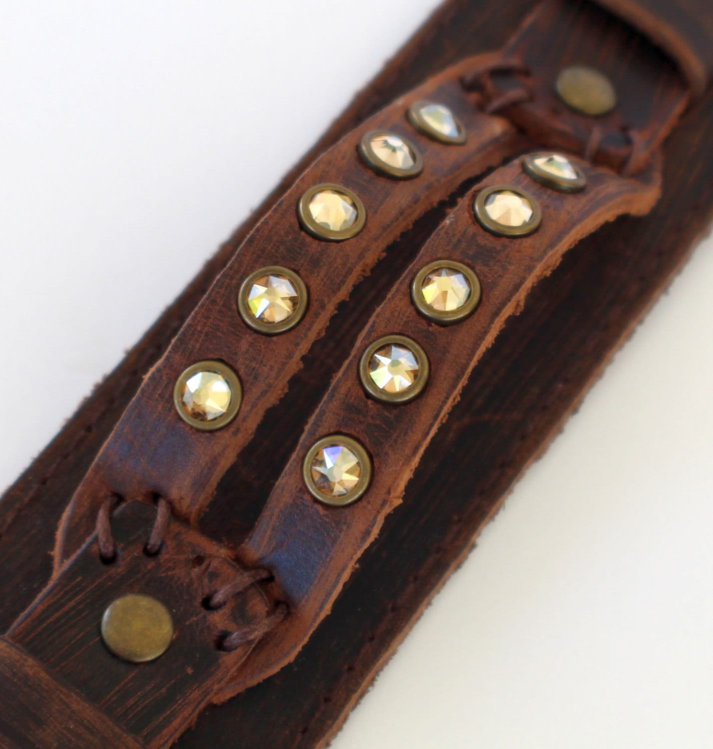 Braune Echtleder Und Gold Schatten Swarovski Kristall Manschette Armband Braune Echtleder Und Gold Schatten Swarovski Kristall Manschette Armband von FRFbykim
