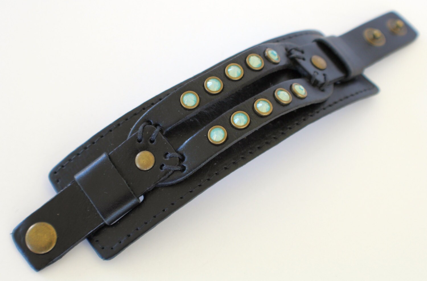 Schwarzes Echtleder Und Pacific Opal Swarovski Kristall Manschette Armband Schwarzes Echtleder Und Pacific Opal Swarovski Kristall Manschette Armband von FRFbykim