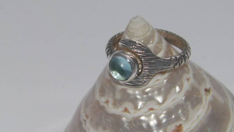 Free Shell Box Handgemachte Kurze Video H2O Just Add Water Mako Mermaid Tail Einstellbare Ring Natürliche Sky Topaz 7 Mm 925 Sterling Silber von FRIENDSJEWELRYinc